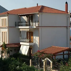https://makis-studios-apartments-poros.kefaloniahotels.net